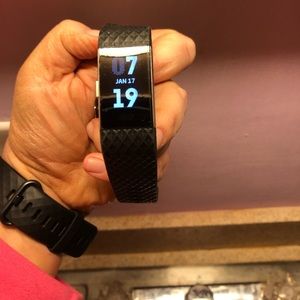 Fitbit Charge 2 comes with everything plus some!